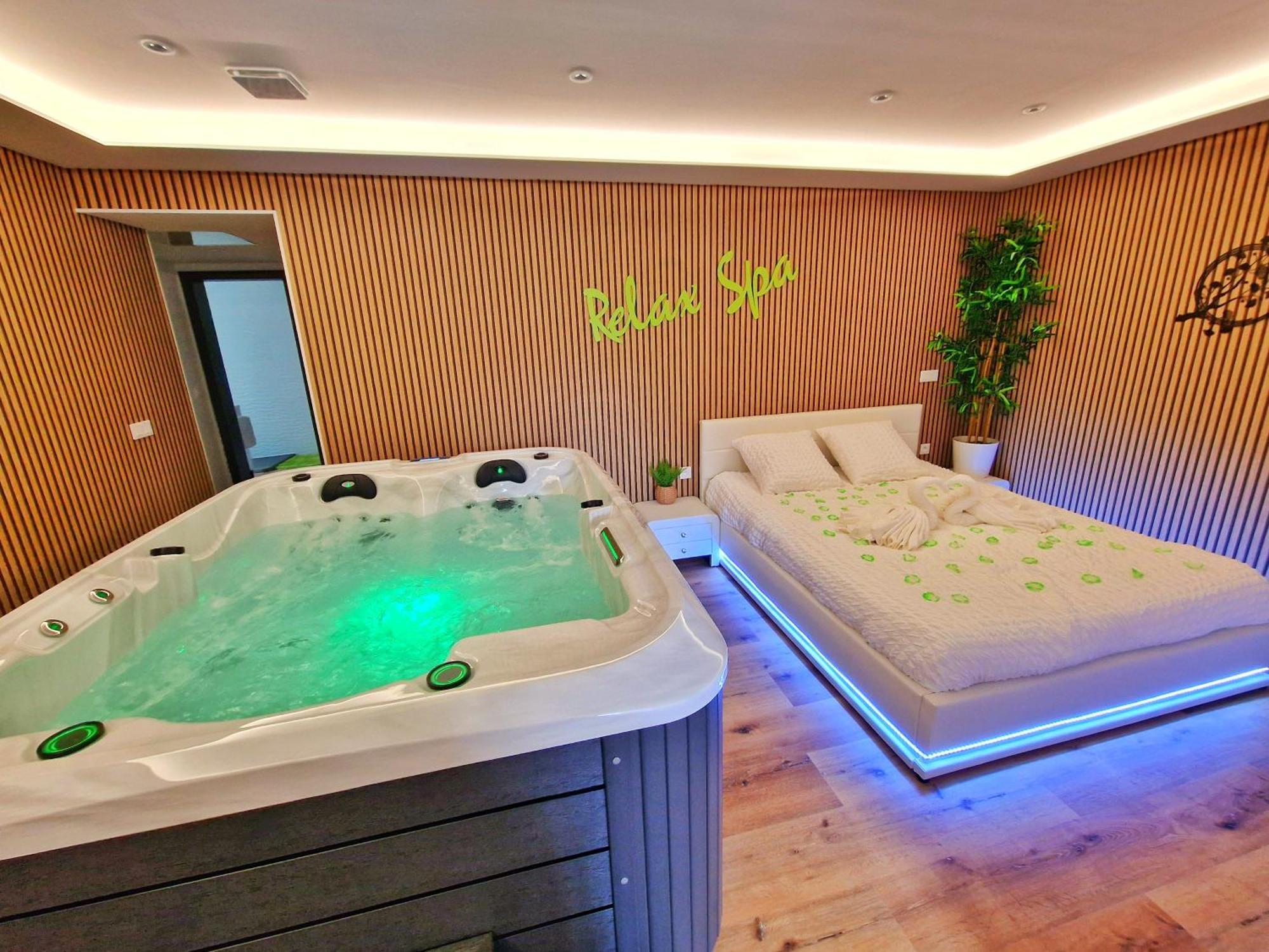 Relax Spa-4 Pers-Jacuzzi-Parking-Jardin-Clim-Colmar Muntzenheim Kültér fotó