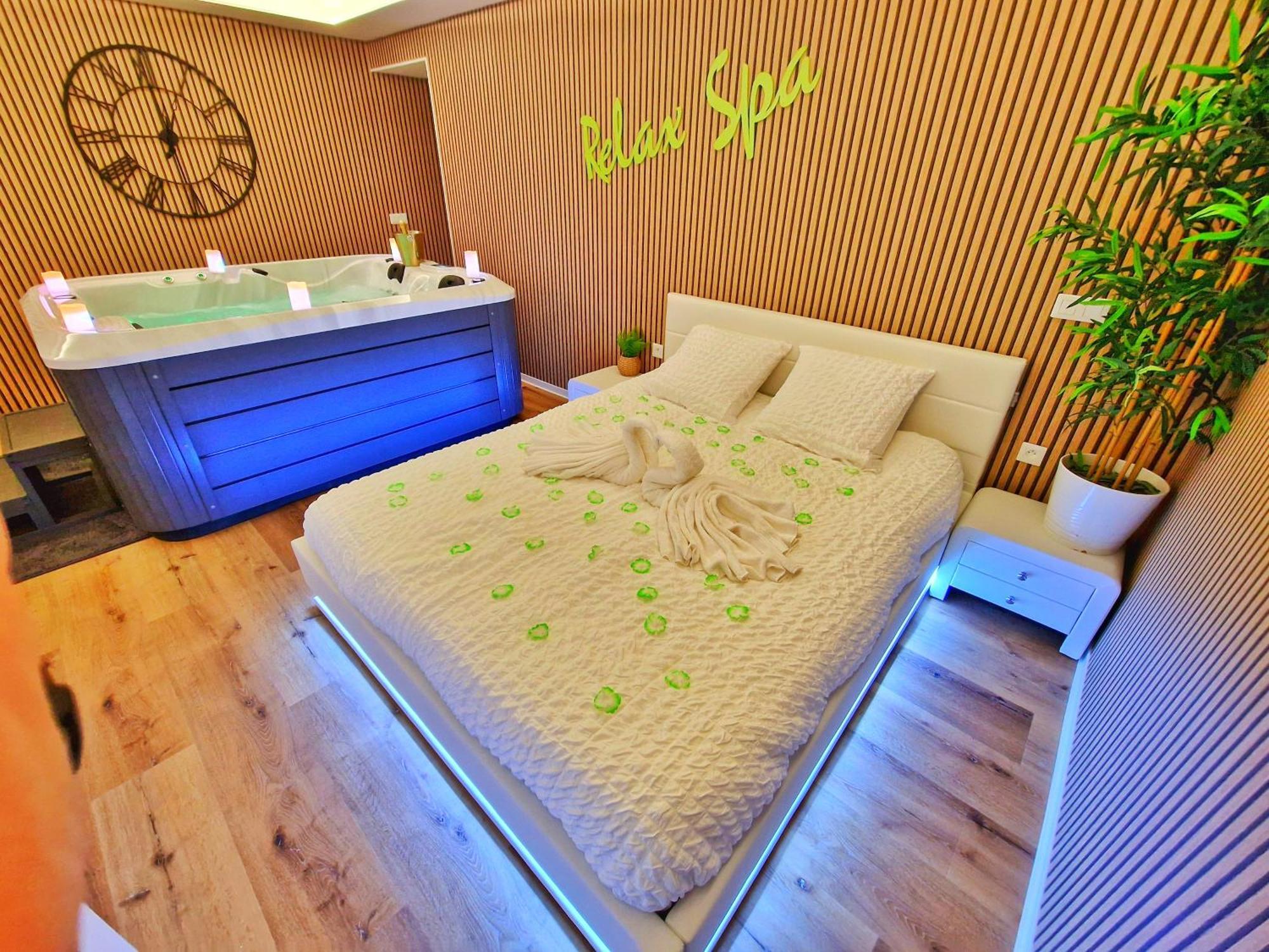 Relax Spa-4 Pers-Jacuzzi-Parking-Jardin-Clim-Colmar Muntzenheim Kültér fotó